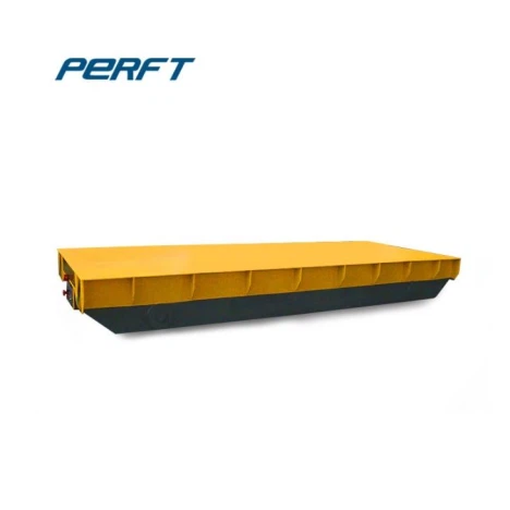 Ant bėgių montuojamas transportavimo vežimėlis